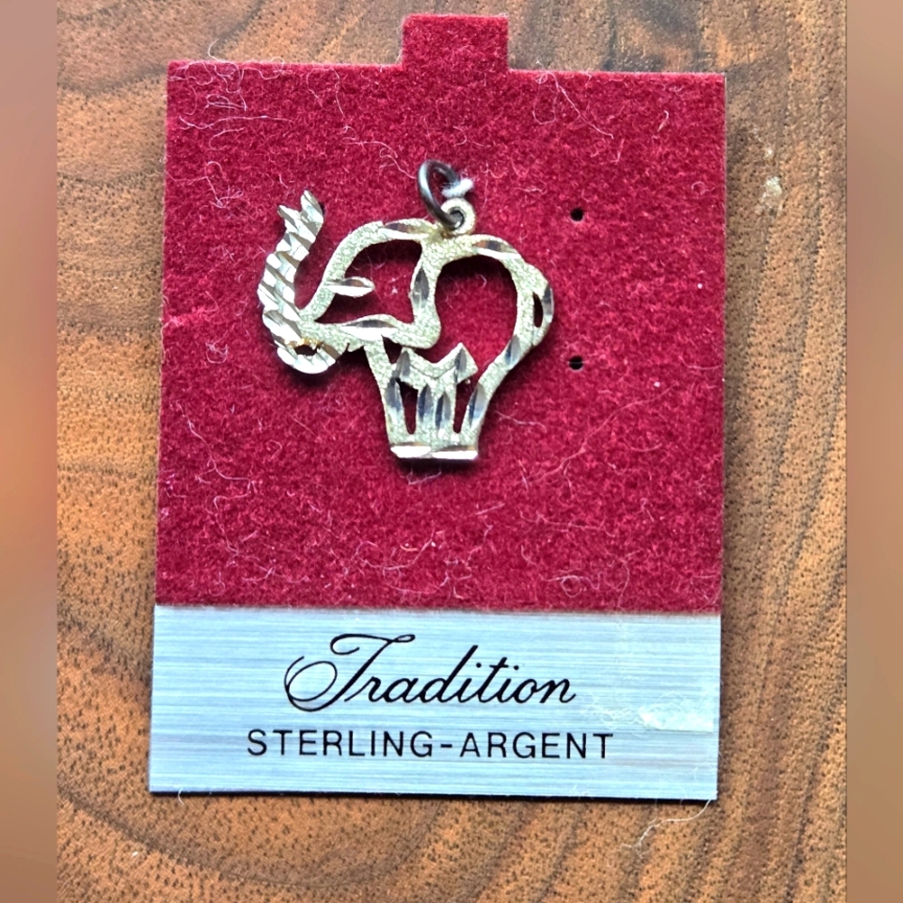BNWT💫Sterling Filagree Elephant Pendant